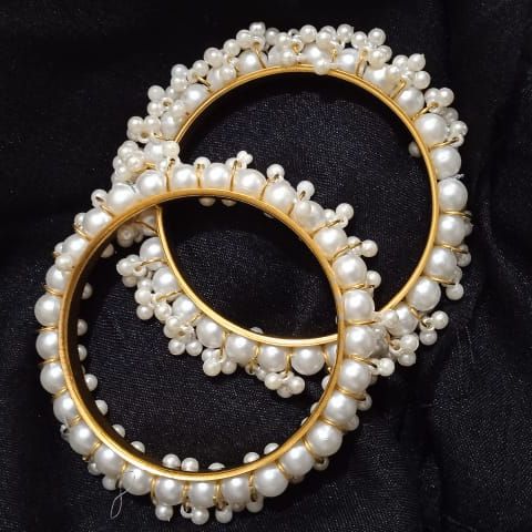 Pearl Bangles For Girls and Women Stylish and Simple Material :White Pearl on metal bangles