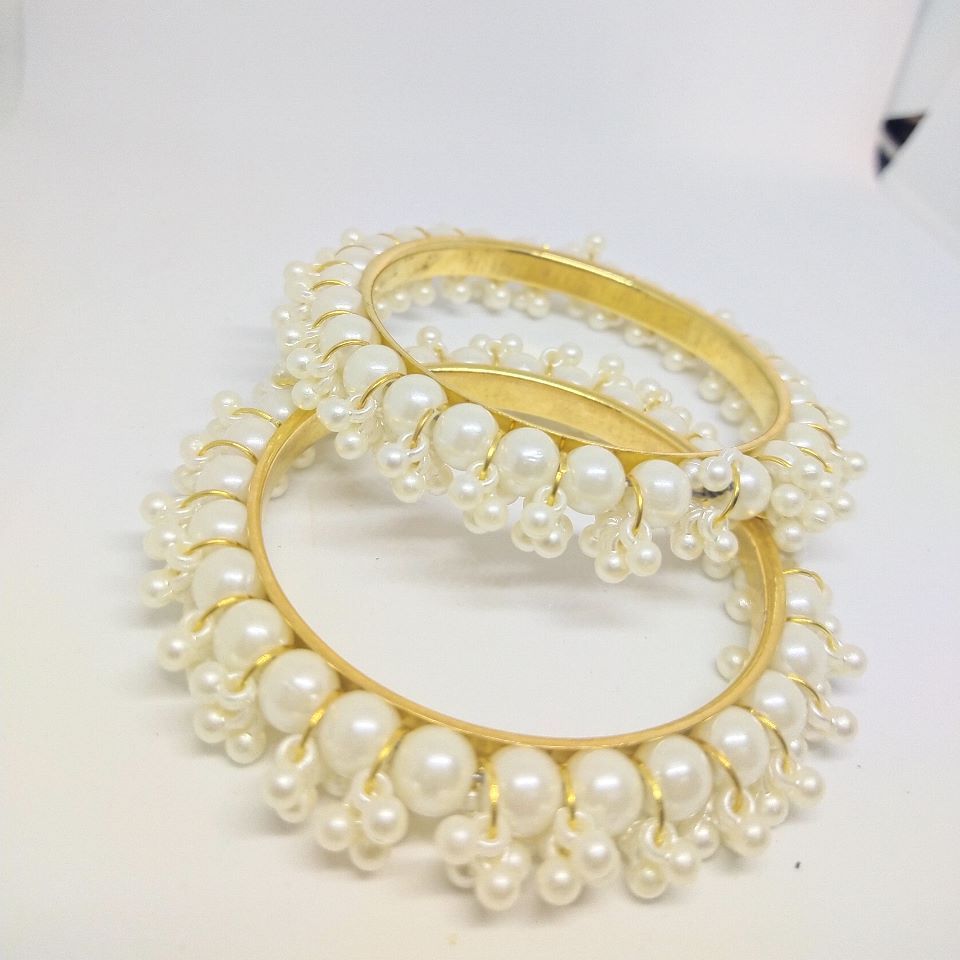 Pearl Bangles For Girls and Women Stylish and Simple Material :White Pearl on metal bangles